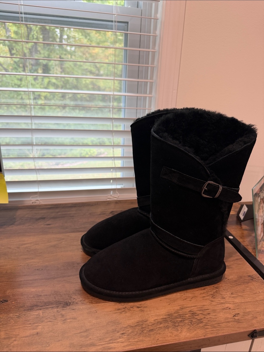 BEARPAW Classic Black Faux-Shearling Winter Boots SIZE 10